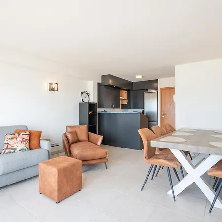 Beautiful With Sea Views And Parking Apartament *