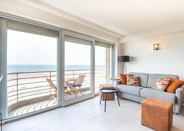 Beautiful With Sea Views And Parking Daire Oostende